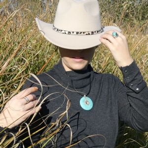 Turquoise en ras du cou