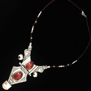 Collier traditionnel avec pierre d´agate