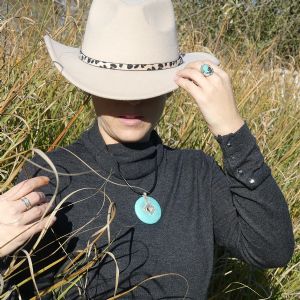 Turquoise en cordon cuir