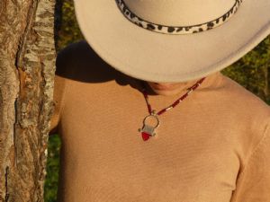 Croix d’Ingall, agate et perles rouges
