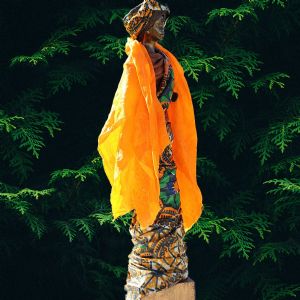 DAFINA, femme en pagnes